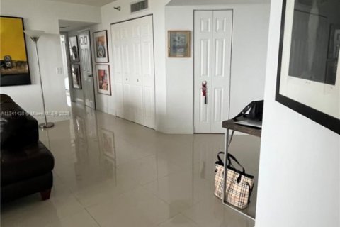 Condo in Aventura, Florida, 2 bedrooms  № 1859770 - photo 17