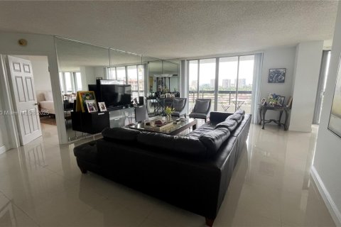 Condo in Aventura, Florida, 2 bedrooms  № 1859770 - photo 1