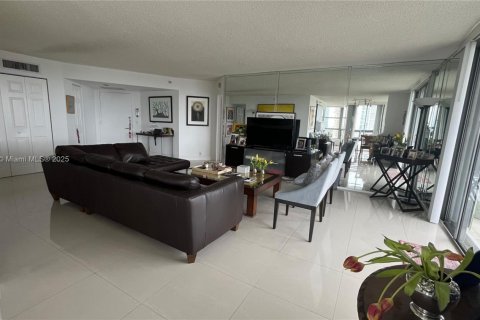 Condo in Aventura, Florida, 2 bedrooms  № 1859770 - photo 5