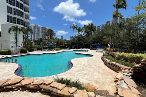Condo in Aventura, Florida, 2 bedrooms  № 1859770 - photo 24