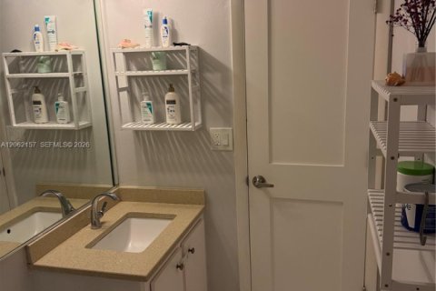 Condominio en venta en Hallandale Beach, Florida, 2 dormitorios, 104.98 m2 № 2254252 - foto 21