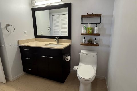Condominio en venta en Hallandale Beach, Florida, 2 dormitorios, 104.98 m2 № 2254252 - foto 14