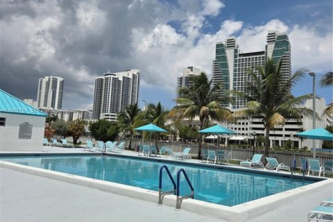 Condominio en venta en Hallandale Beach, Florida, 2 dormitorios, 104.98 m2 № 2254252 - foto 30