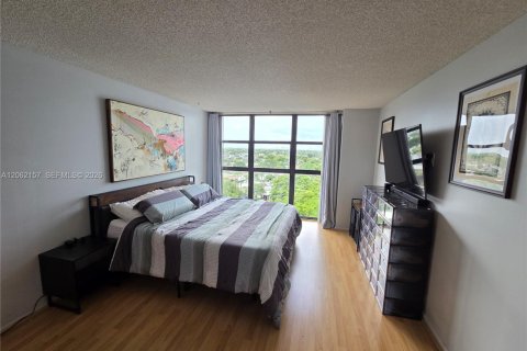 Condominio en venta en Hallandale Beach, Florida, 2 dormitorios, 104.98 m2 № 2254252 - foto 9