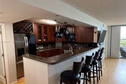 Condominio en venta en Hallandale Beach, Florida, 2 dormitorios, 104.98 m2 № 2254252 - foto 4