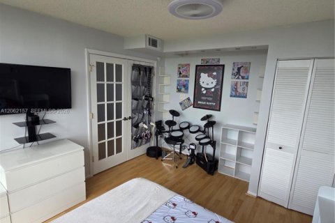 Condominio en venta en Hallandale Beach, Florida, 2 dormitorios, 104.98 m2 № 2254252 - foto 19