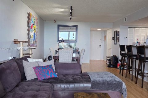 Condominio en venta en Hallandale Beach, Florida, 2 dormitorios, 104.98 m2 № 2254252 - foto 6