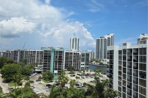 Condominio en venta en Hallandale Beach, Florida, 2 dormitorios, 104.98 m2 № 2254252 - foto 26