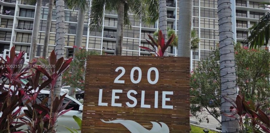 Condominio en Hallandale Beach, Florida, 2 dormitorios  № 2254252