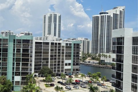 Condominio en venta en Hallandale Beach, Florida, 2 dormitorios, 104.98 m2 № 2254252 - foto 27