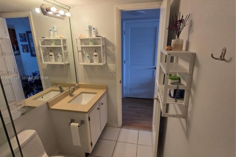 Condominio en venta en Hallandale Beach, Florida, 2 dormitorios, 104.98 m2 № 2254252 - foto 22