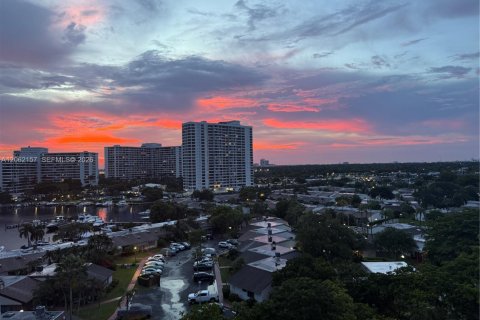 Condominio en venta en Hallandale Beach, Florida, 2 dormitorios, 104.98 m2 № 2254252 - foto 28