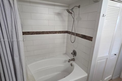 Condominio en venta en Hallandale Beach, Florida, 2 dormitorios, 104.98 m2 № 2254252 - foto 15
