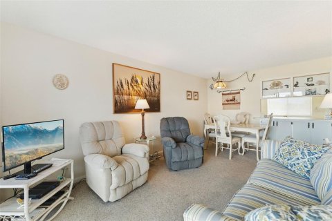 Condo in New Smyrna Beach, Florida, 1 bedroom  № 2124691 - photo 6