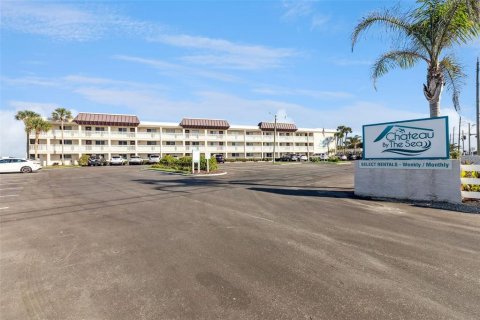 Condo in New Smyrna Beach, Florida, 1 bedroom  № 2124691 - photo 24