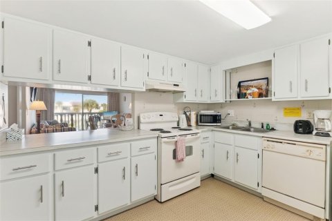 Condo in New Smyrna Beach, Florida, 1 bedroom  № 2124691 - photo 11