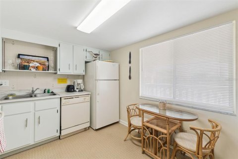 Condo in New Smyrna Beach, Florida, 1 bedroom  № 2124691 - photo 12