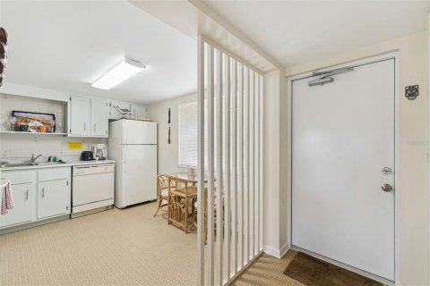 Condo in New Smyrna Beach, Florida, 1 bedroom  № 2124691 - photo 5