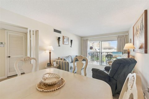 Condo in New Smyrna Beach, Florida, 1 bedroom  № 2124691 - photo 10