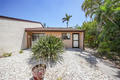 Copropriété à vendre à Punta Gorda, Floride: 2 chambres, 76.64 m2 № 1631477 - photo 1