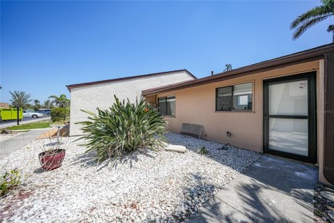 Copropriété à vendre à Punta Gorda, Floride: 2 chambres, 76.64 m2 № 1631477 - photo 3