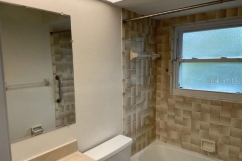 Villa ou maison à vendre à Sarasota, Floride: 2 chambres, 86.96 m2 № 1883322 - photo 11