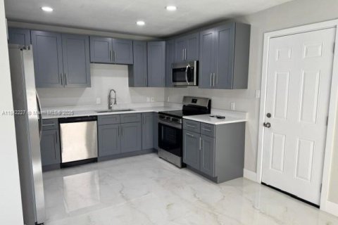 House in Lakeland, Florida 3 bedrooms № 1962264 - photo 4