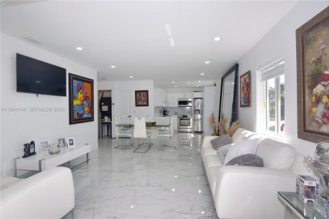 Casa en venta en Miami, Florida, 3 dormitorios, 176.98 m2 № 2011379 - foto 18