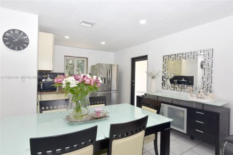 Casa en venta en Miami, Florida, 3 dormitorios, 176.98 m2 № 2011379 - foto 26
