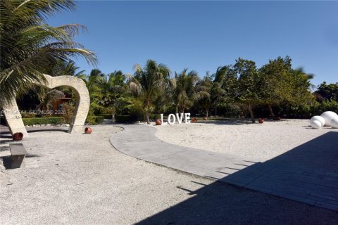 Casa en venta en Miami, Florida, 3 dormitorios, 176.98 m2 № 2011379 - foto 2