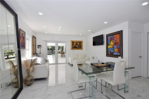 Casa en venta en Miami, Florida, 3 dormitorios, 176.98 m2 № 2011379 - foto 21