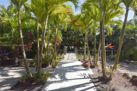 Casa en venta en Miami, Florida, 3 dormitorios, 176.98 m2 № 2011379 - foto 6
