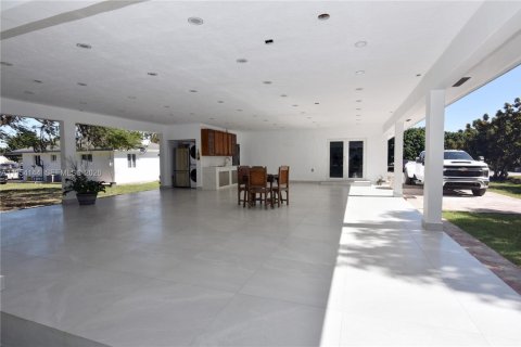 Casa en venta en Miami, Florida, 3 dormitorios, 176.98 m2 № 2011379 - foto 16
