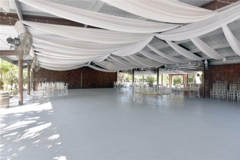 Casa en venta en Miami, Florida, 3 dormitorios, 176.98 m2 № 2011379 - foto 8