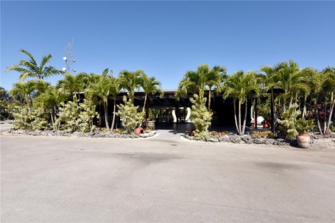 Casa en venta en Miami, Florida, 3 dormitorios, 176.98 m2 № 2011379 - foto 5