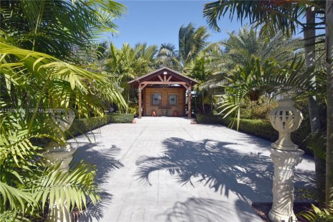 Casa en venta en Miami, Florida, 3 dormitorios, 176.98 m2 № 2011379 - foto 3