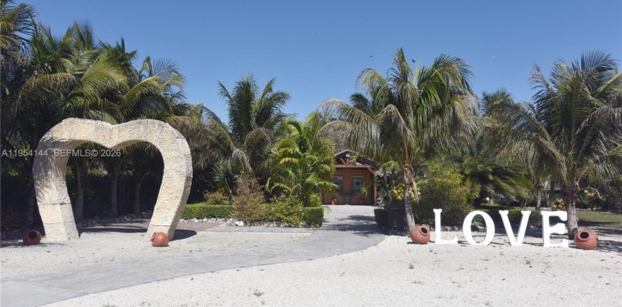 Casa en Miami, Florida 3 dormitorios, 176.98 m2 № 2011379