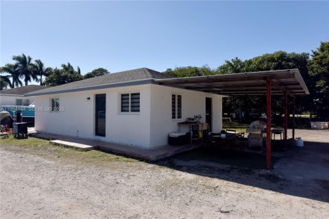 Casa en venta en Miami, Florida, 3 dormitorios, 176.98 m2 № 2011379 - foto 17