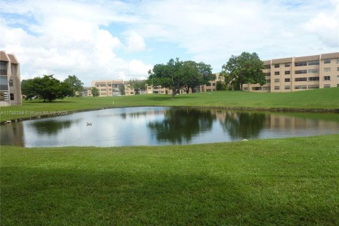 Condominio en venta en Sunrise, Florida, 1 dormitorio, 79.9 m2 № 1692285 - foto 2