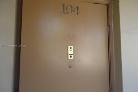Condominio en venta en Sunrise, Florida, 1 dormitorio, 79.9 m2 № 1692285 - foto 5