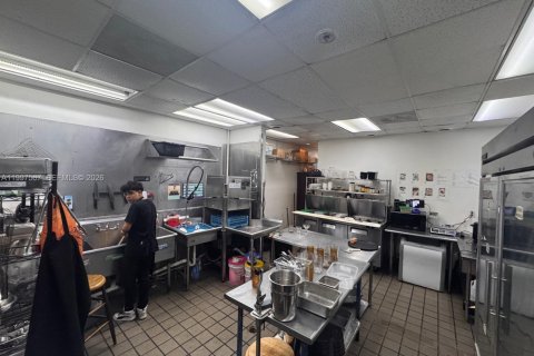 Купить коммерческую недвижимость в Майами-Бич, Флорида № 2063449 - фото 15