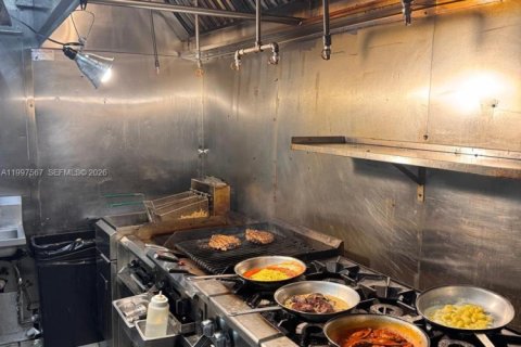 Купить коммерческую недвижимость в Майами-Бич, Флорида № 2063449 - фото 17