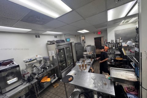 Купить коммерческую недвижимость в Майами-Бич, Флорида № 2063449 - фото 12