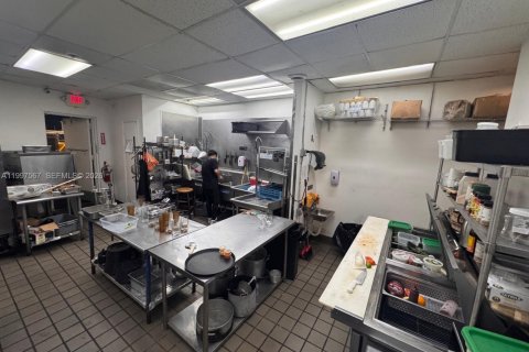 Купить коммерческую недвижимость в Майами-Бич, Флорида № 2063449 - фото 13