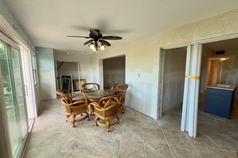 Condo in New Port Richey, Florida, 2 bedrooms  № 1901967 - photo 11