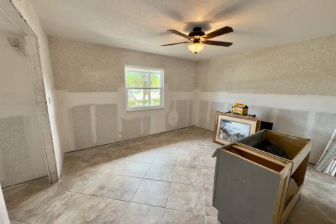 Condo in New Port Richey, Florida, 2 bedrooms  № 1901967 - photo 10