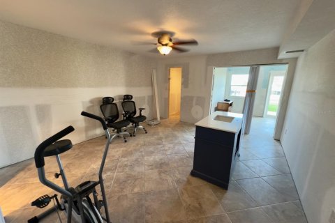 Condo in New Port Richey, Florida, 2 bedrooms  № 1901967 - photo 9