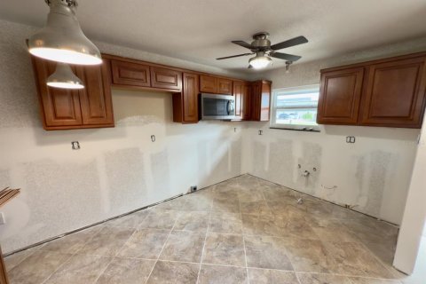 Condo in New Port Richey, Florida, 2 bedrooms  № 1901967 - photo 2