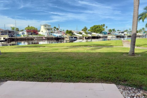 Condo in New Port Richey, Florida, 2 bedrooms  № 1901967 - photo 21