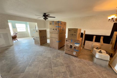 Condo in New Port Richey, Florida, 2 bedrooms  № 1901967 - photo 6